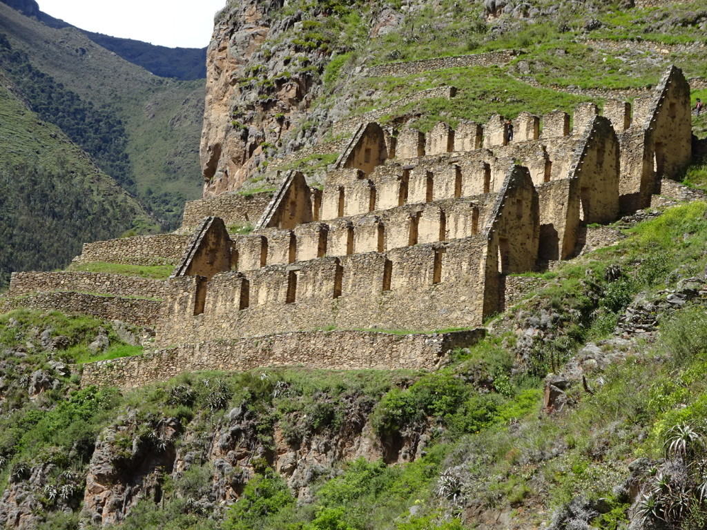 First ruins on the way to Maccu Pichu.