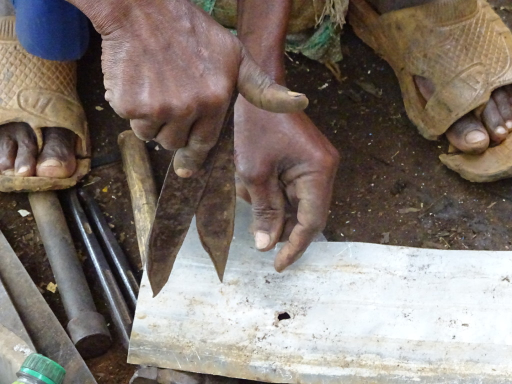 Check out these hand-made dividers! Way cool! Here marking out the circle for the bowl before I cut it out.