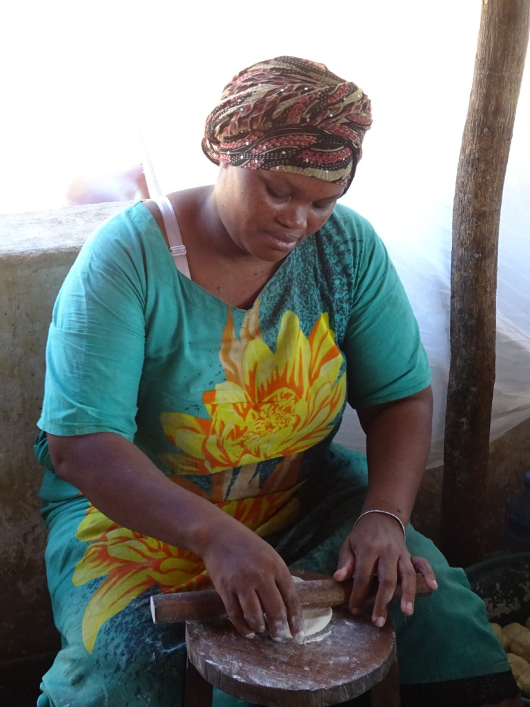 Making chipati, this women was increcibly welcoming and let us take photos of her at work...many people don't agree photos.