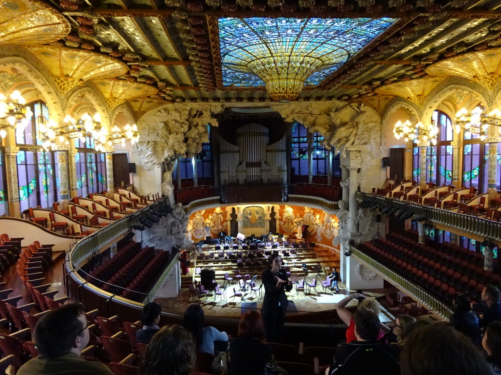 This gives you an idea of how the glass bubble looks in the concert hall.