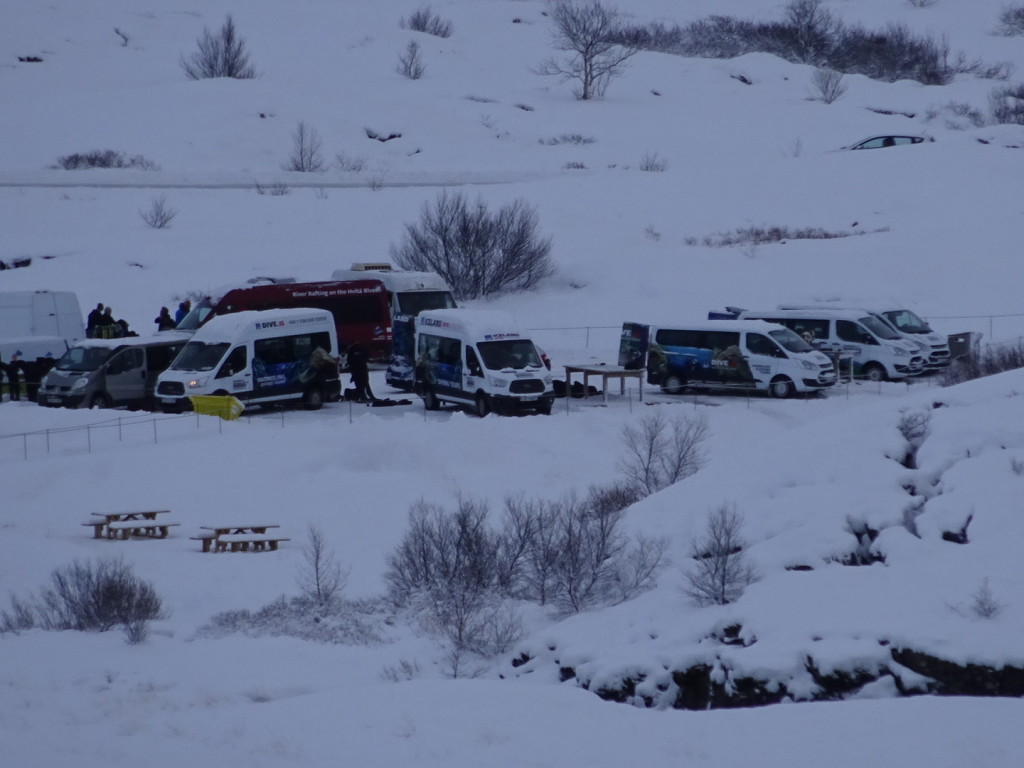 All the dive and snorkel vans park and everyone gears-up. Theres a big table to set stuff on and a rather nice (albeit, chilly) bathroom nearby. 