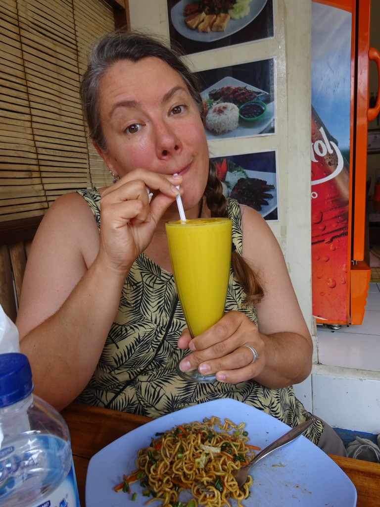 Mango juice goes so well with fried veggie noodles!